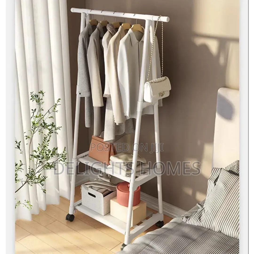 Indoor Triangular Coat Rack With Wheel_zaw