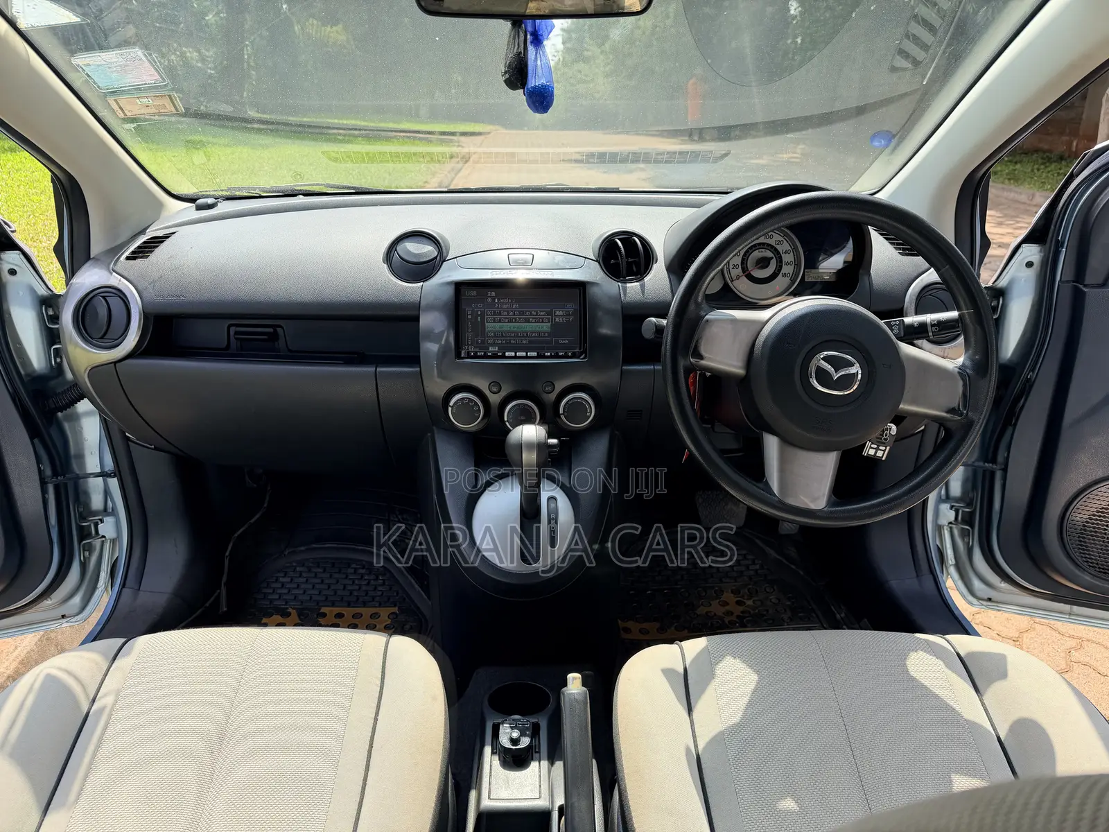 Mazda Demio 2011