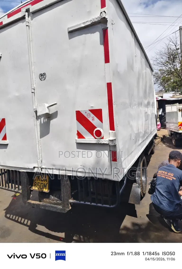 2000 Model Isuzu NPR – Manual Diesel
