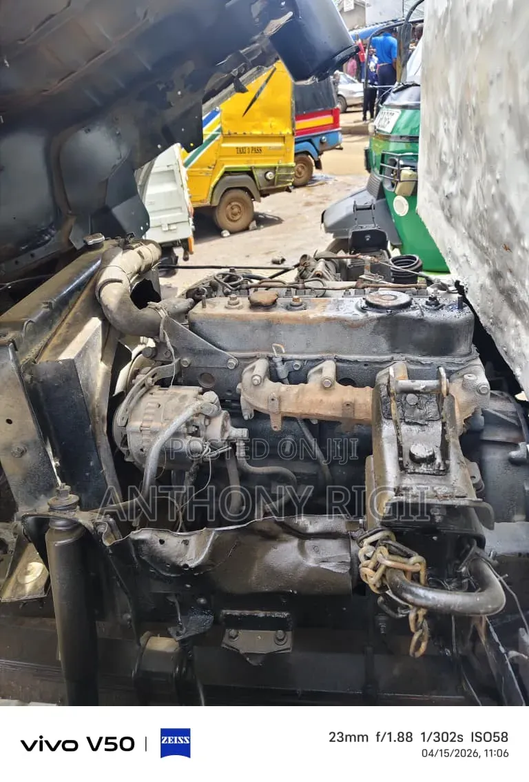 2000 Model Isuzu NPR – Manual Diesel