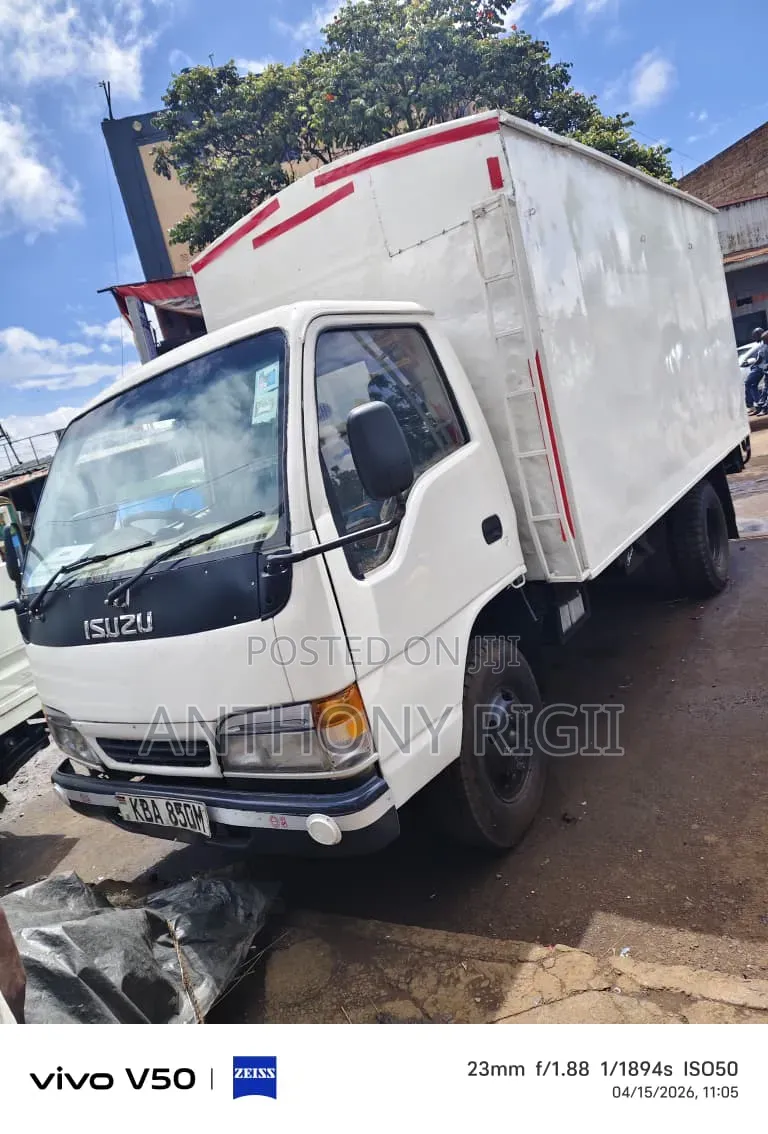 2000 Model Isuzu NPR – Manual Diesel