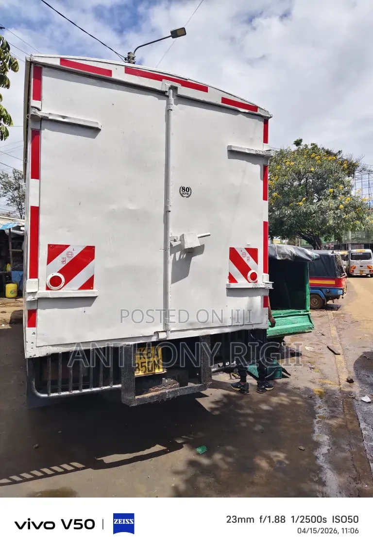 2000 Model Isuzu NPR – Manual Diesel