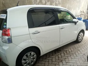 Toyota Spade 2018 White