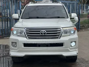 Toyota Land Cruiser 2015 White