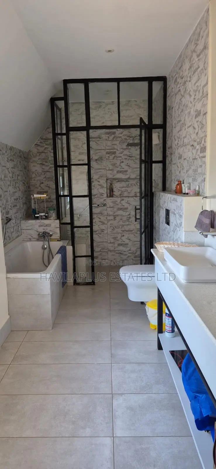 3bdrm House in Kays, Kenyatta Road / Theta for rent