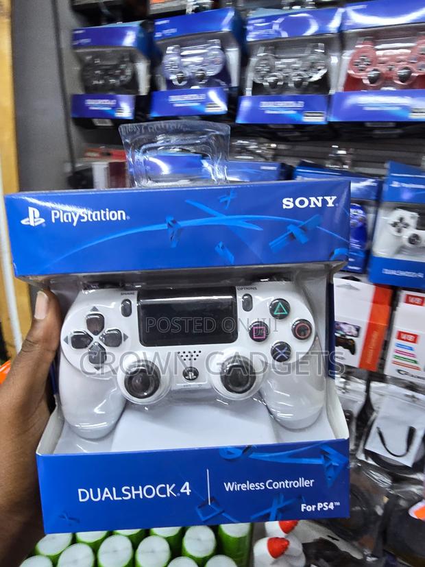 PS4 Wireless Game Controller With Motion Sensor Light Bar - thumbnail 2