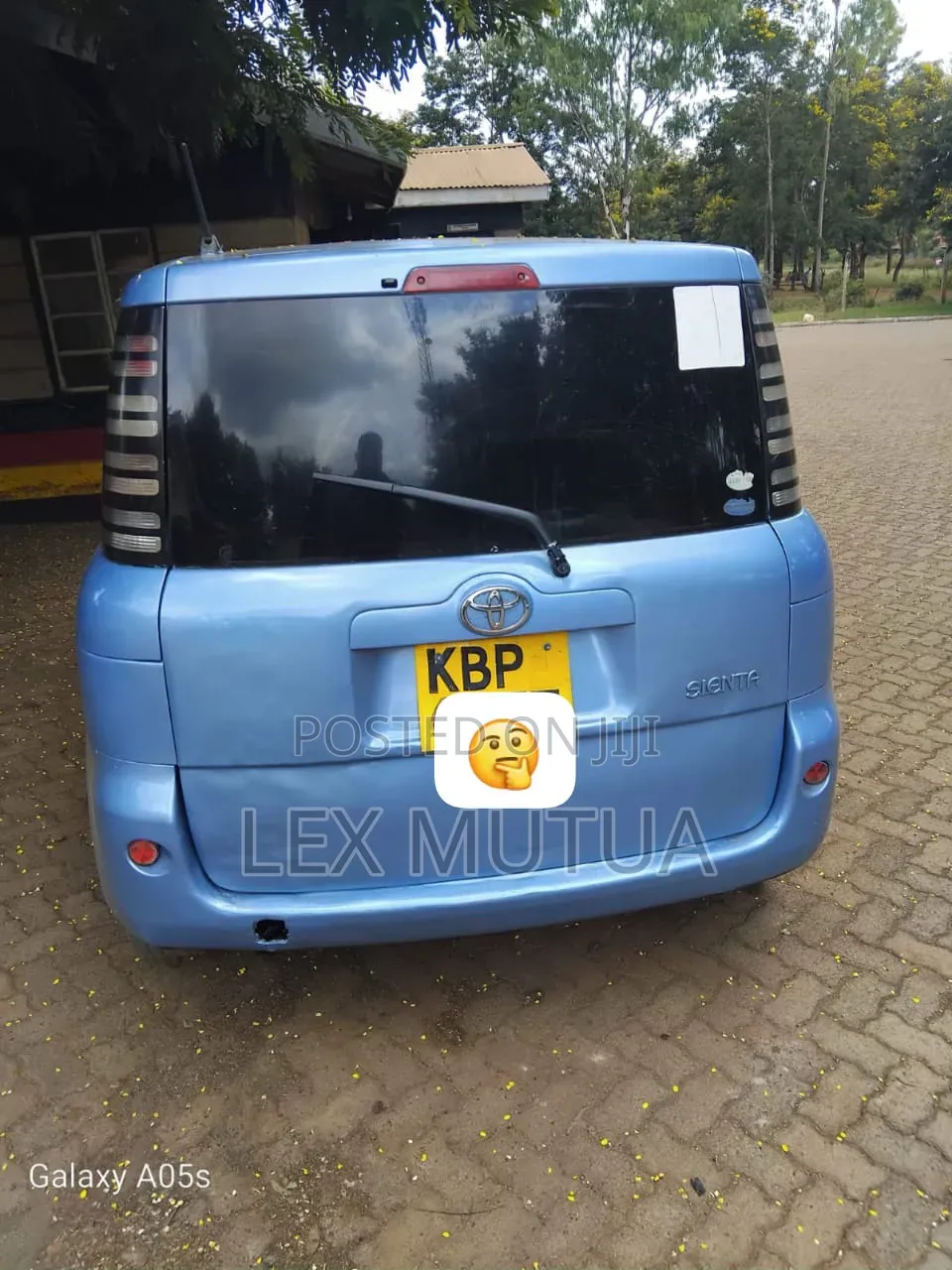 Toyota Sienta 2010 Blue