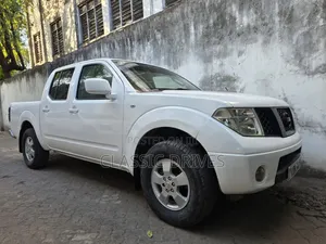 Nissan Navara 2011 White