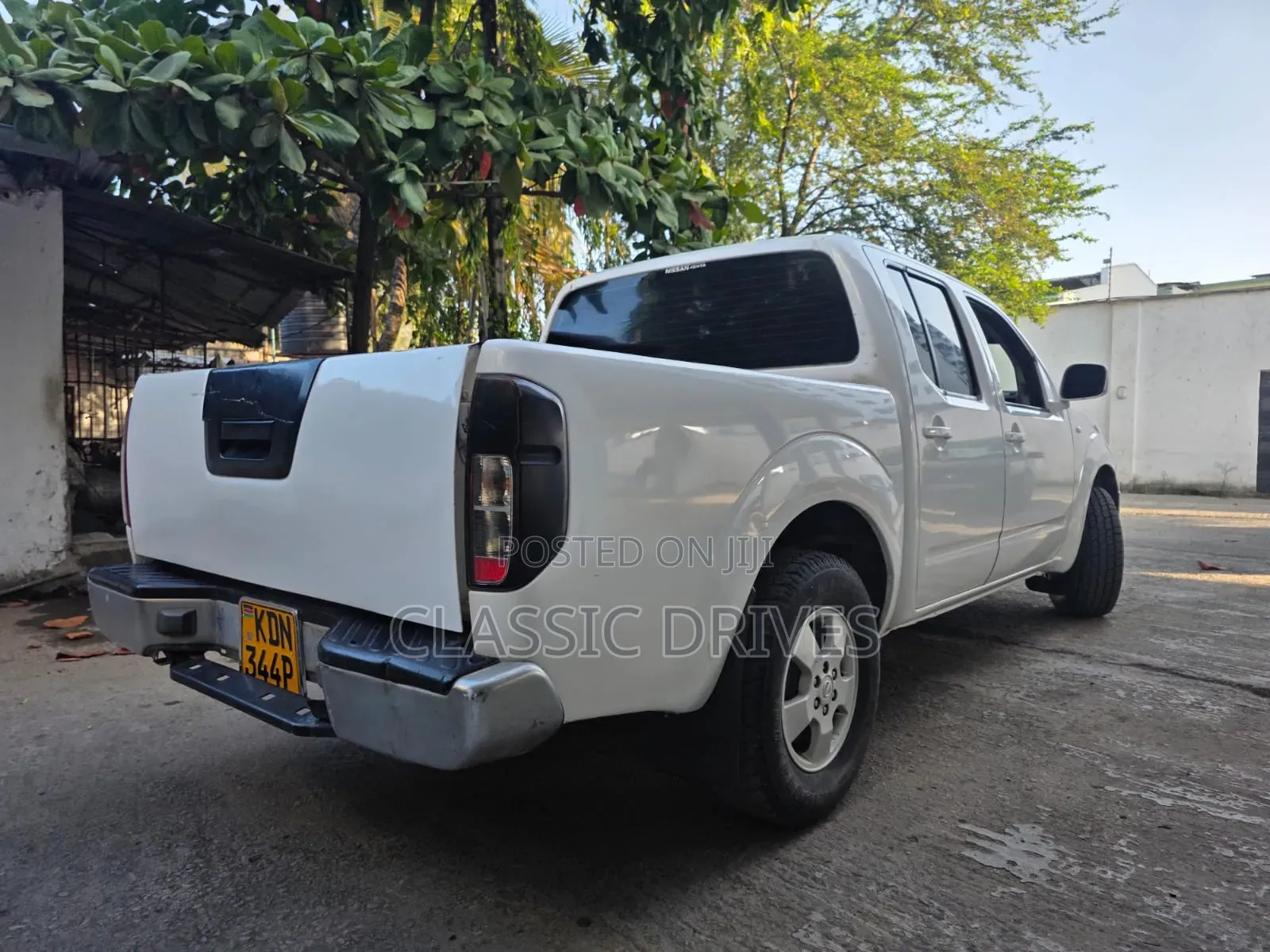 Nissan Navara 2011 White
