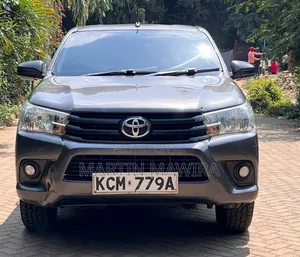 Toyota Hilux 2017 Gray