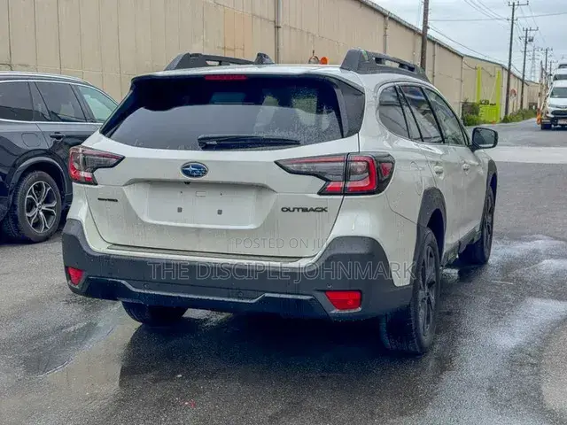 Subaru Outback 2023 White