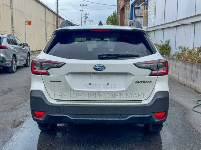 Subaru Outback 2023 White