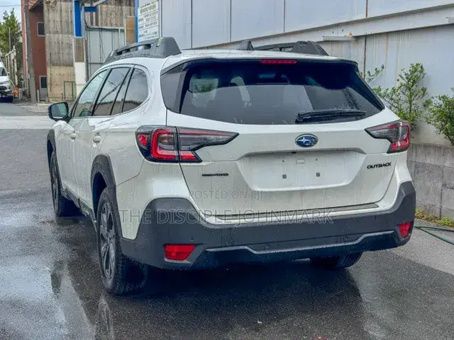 Subaru Outback 2023 White
