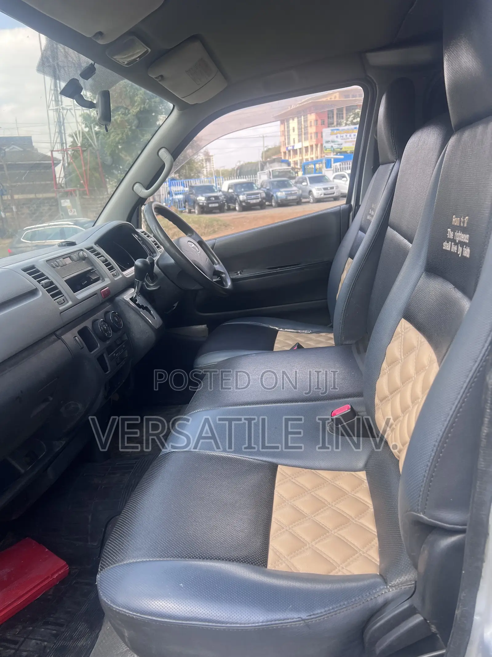 Toyota HiAce 2013 Silver