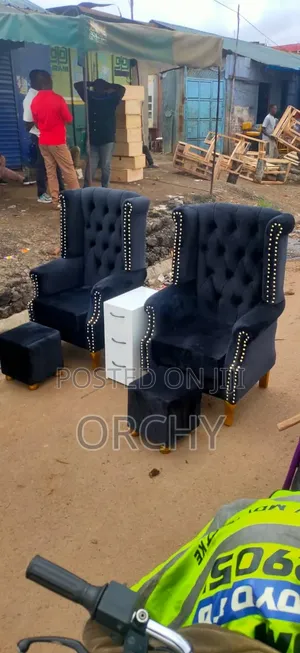 2 King Chairs/ Queen Chair/ Arm Chairs