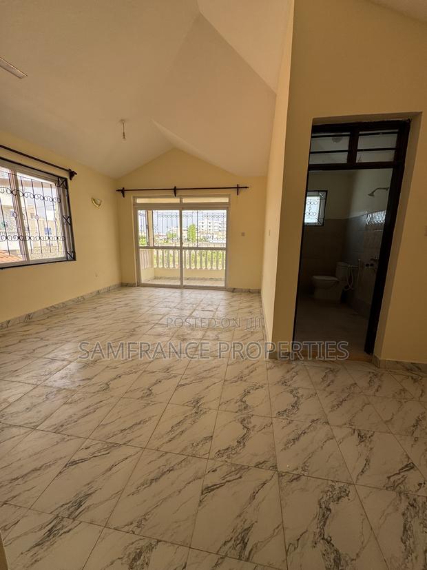5bdrm Villa in Utange for sale - thumbnail 12