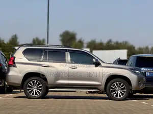 Toyota Land Cruiser Prado 2.8 2017 Brown