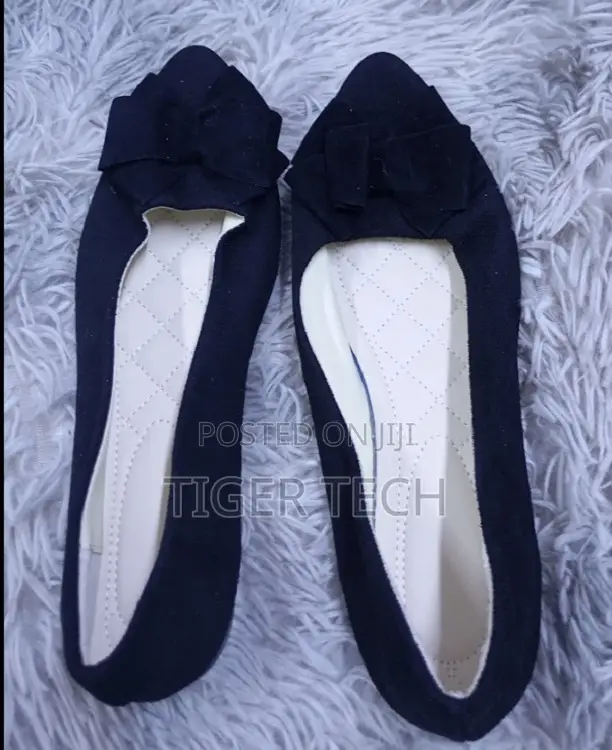 Square Toe Shape, Low Flat Heel Ladies Office Attire and Smart-Casual