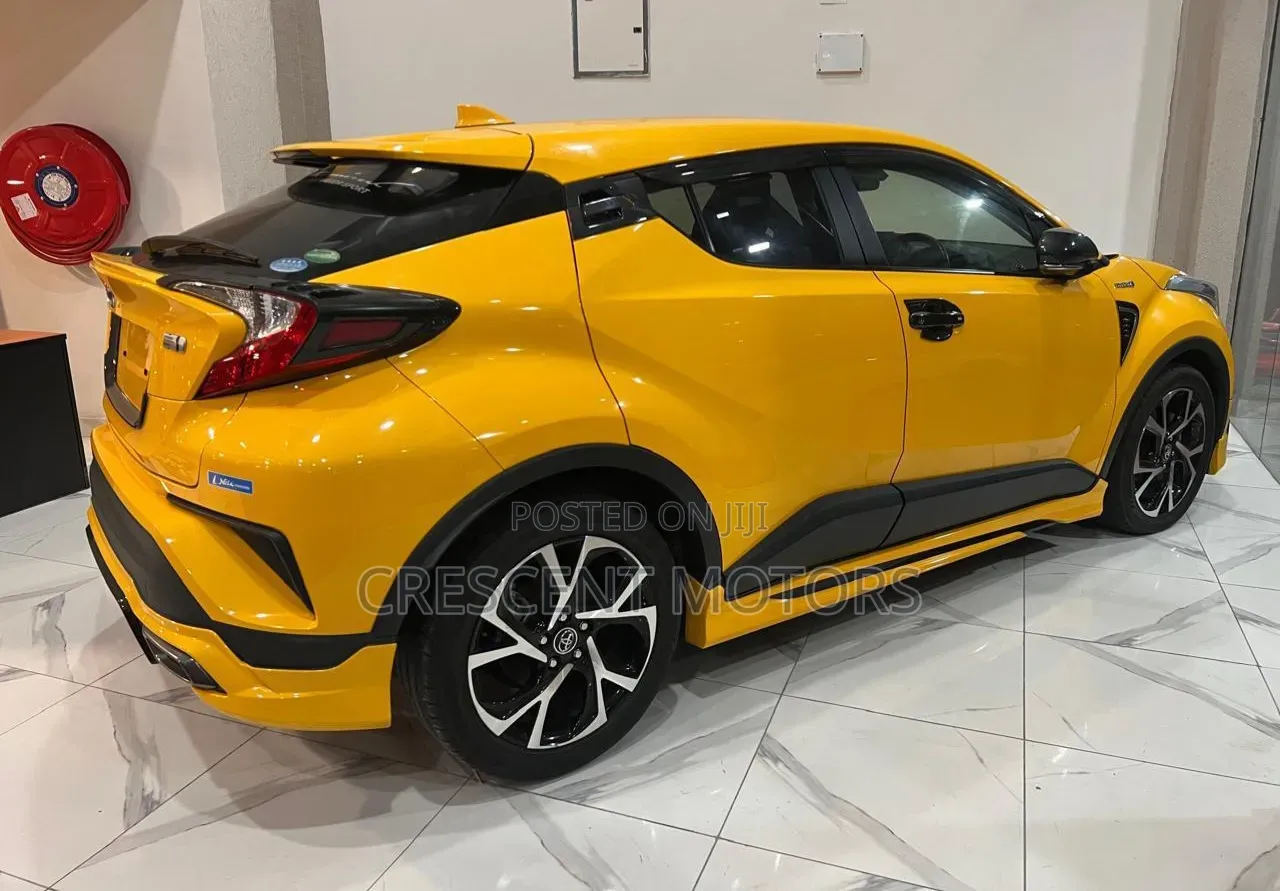 Toyota C-HR 2017 Yellow