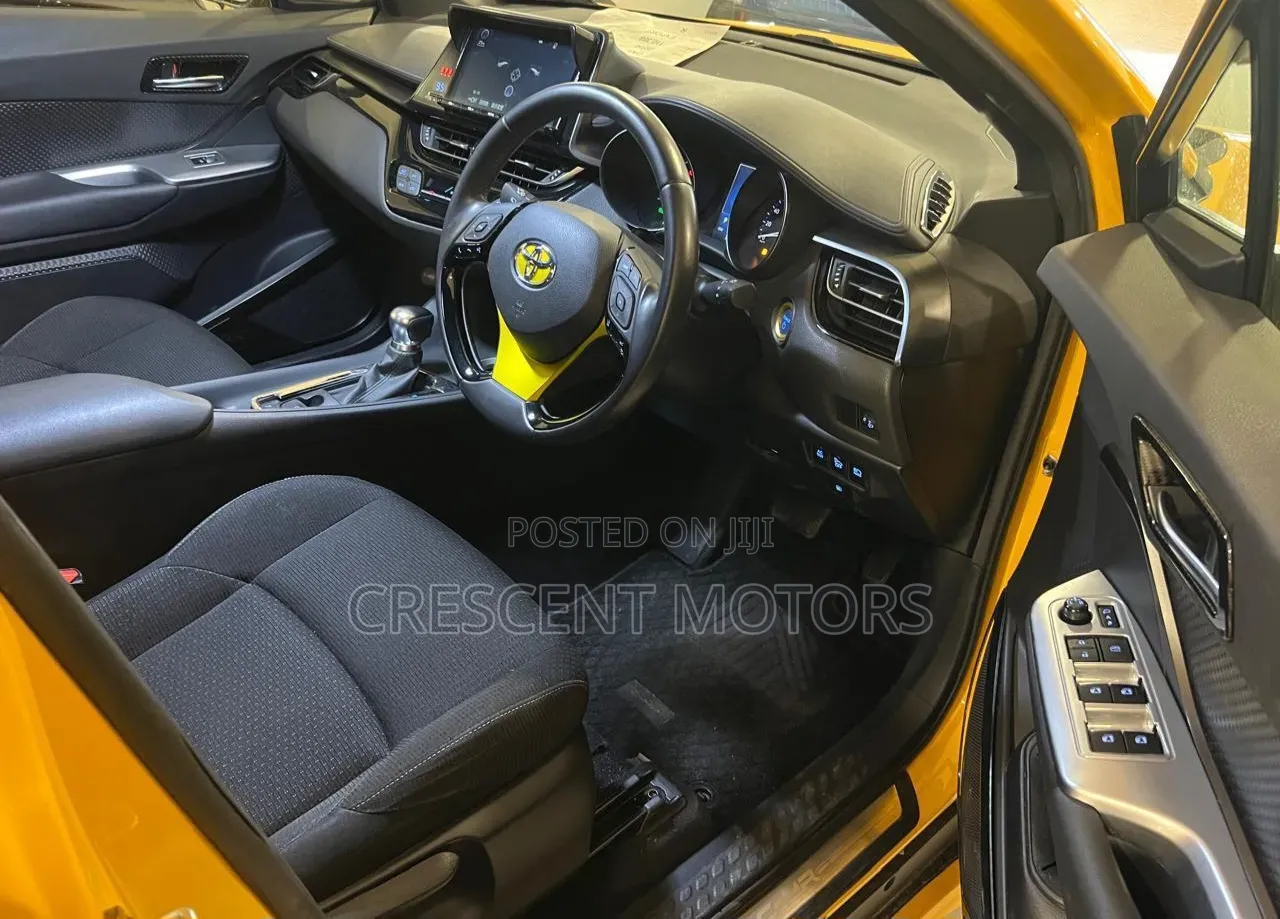 Toyota C-HR 2017 Yellow