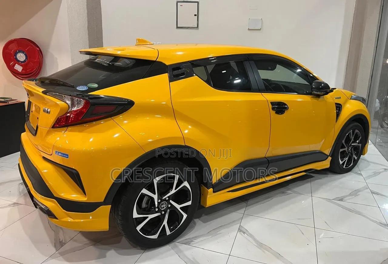 Toyota C-HR 2017 Yellow