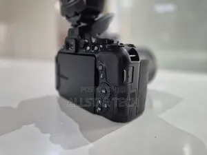 Nikon D5500 With 18-135mm F/3.5-5.6 Ed-if Af-S Dx Lens