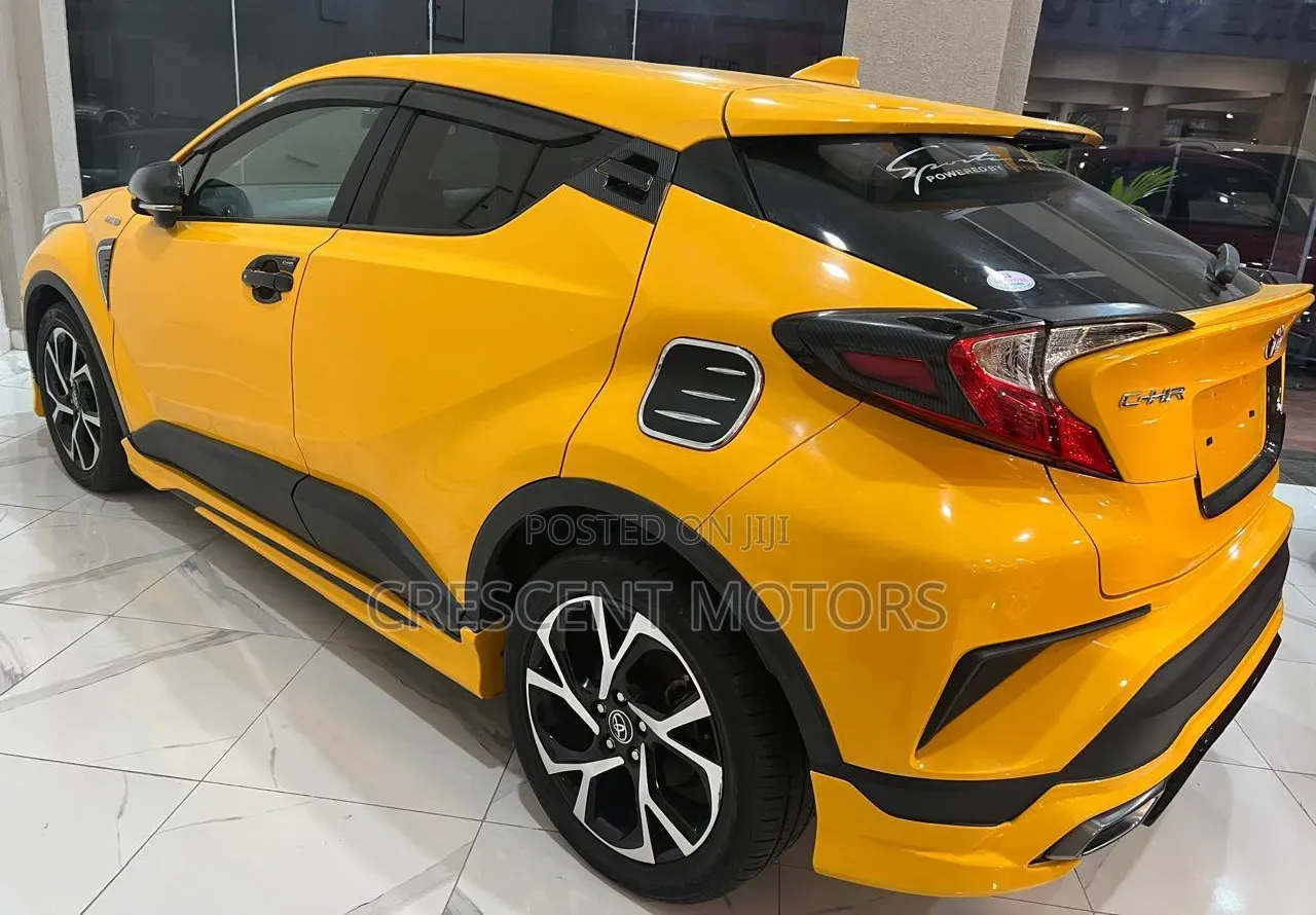 Toyota C-HR 2017 Yellow