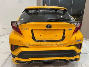 Toyota C-HR 2017 Yellow