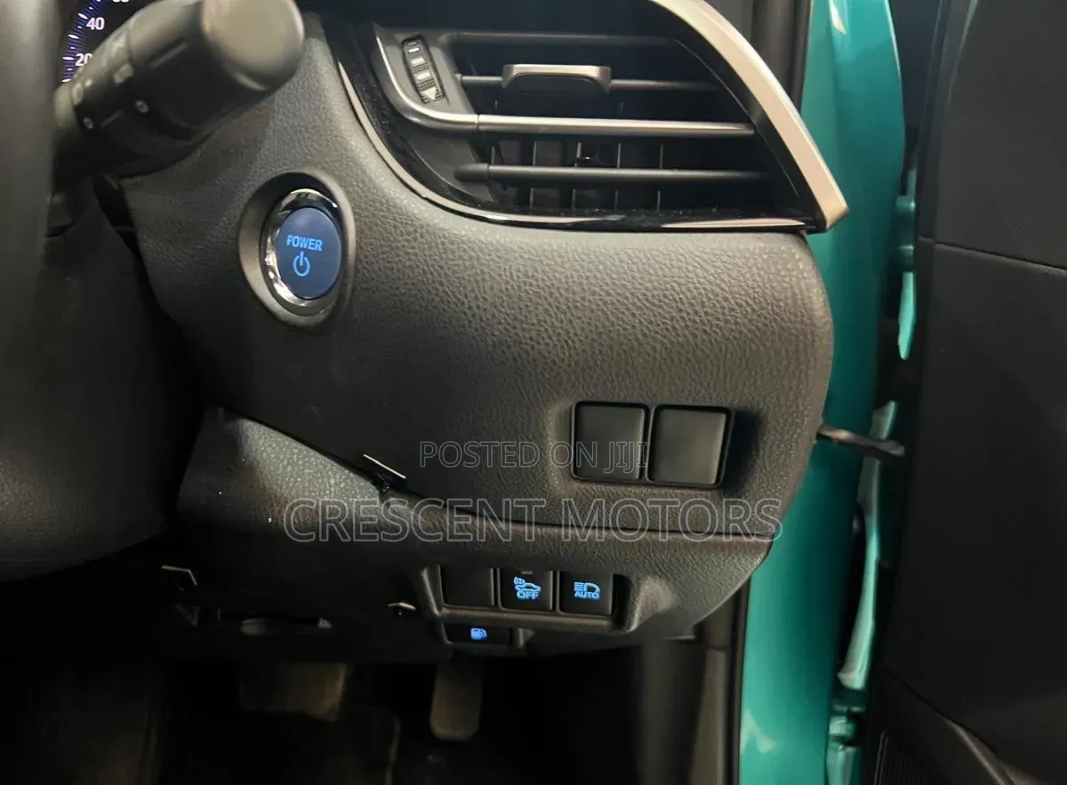 Toyota C-HR 2017 Green