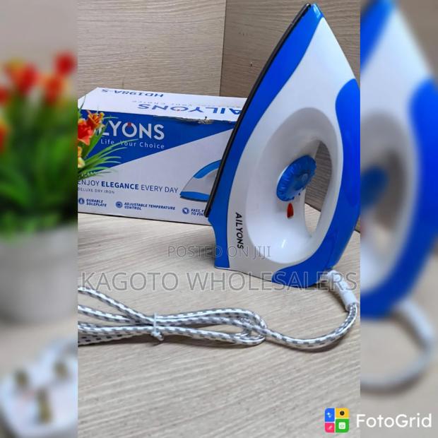 Ailyons HD198A Dry Iron Box