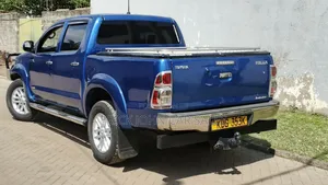 Toyota Hilux 2014 Blue