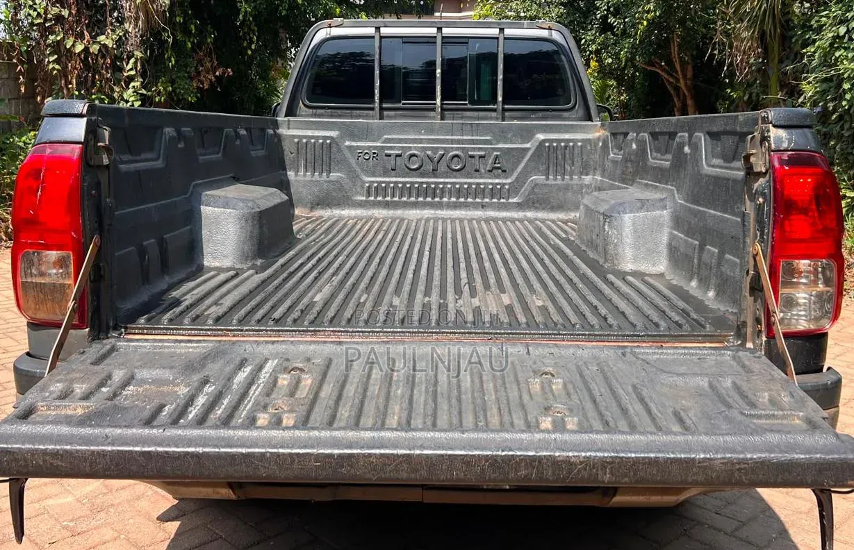 Toyota Hilux 2013