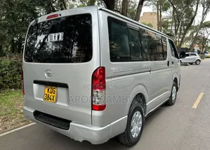 Toyota HiAce 2015 Silver