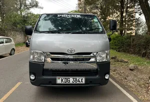 Toyota HiAce 2015 Silver