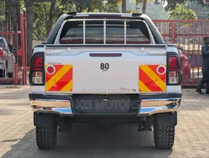 Toyota Hilux 2020 White
