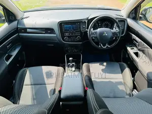 Mitsubishi Outlander 2019 Silver