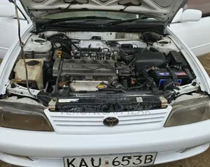 Toyota Corolla 1998 White
