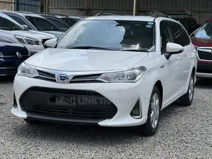Toyota Corolla Fielder 1.5 Hybrid FWD 2019 White
