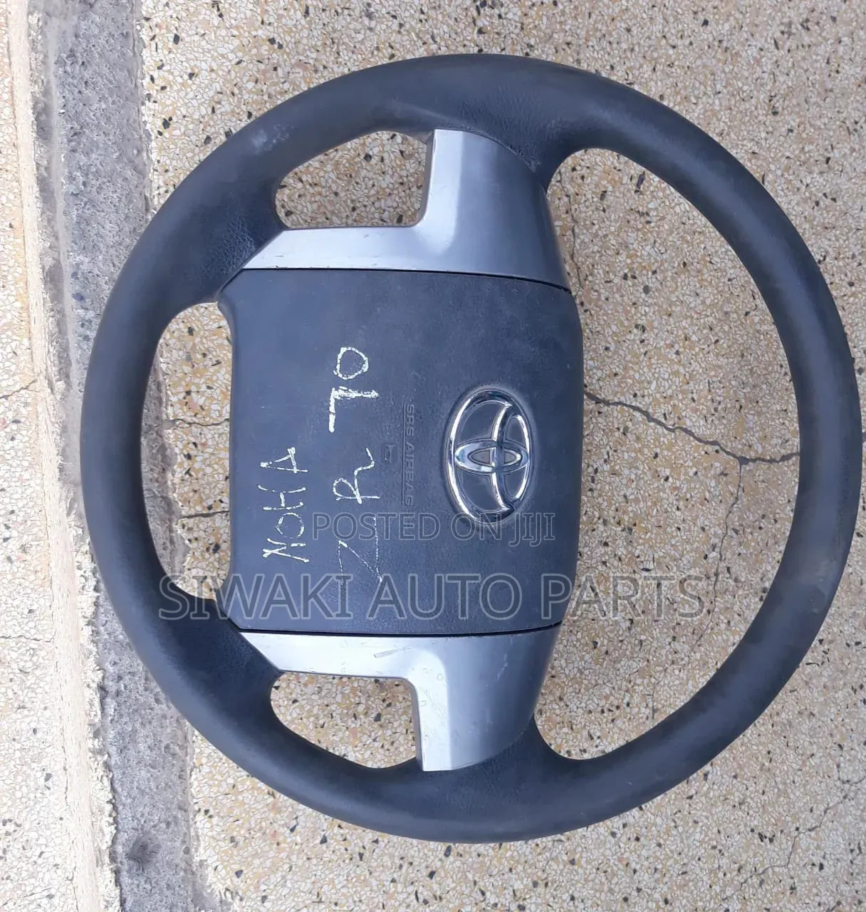 Toyota Noah ZR70 2010/2012 Stealing Wheel