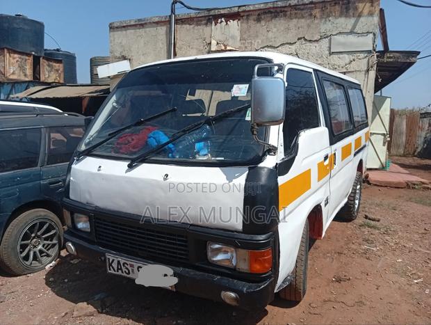Nissan Caravan (Urvan) 1998 White - thumbnail 2