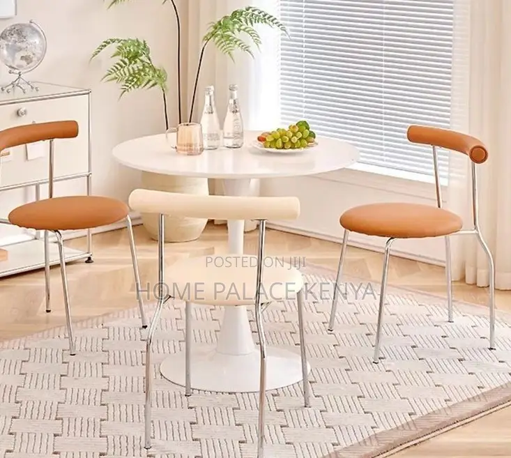 Round Table: Funnel Foot Pedestal Marble Table