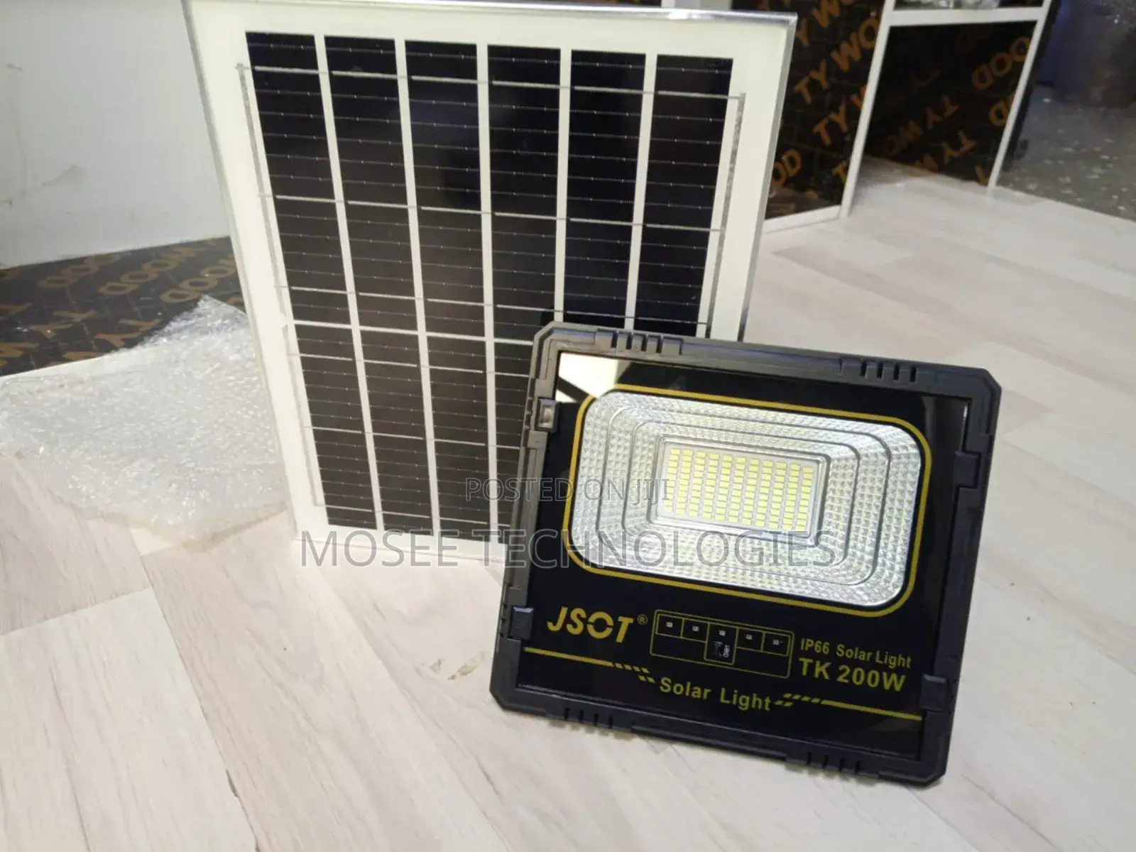 High-Brightness 200W Solar LED Floodlight for Home & Security