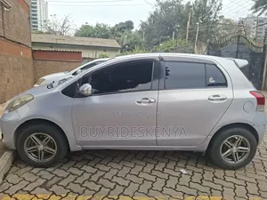 Toyota Vitz 2009 Silver