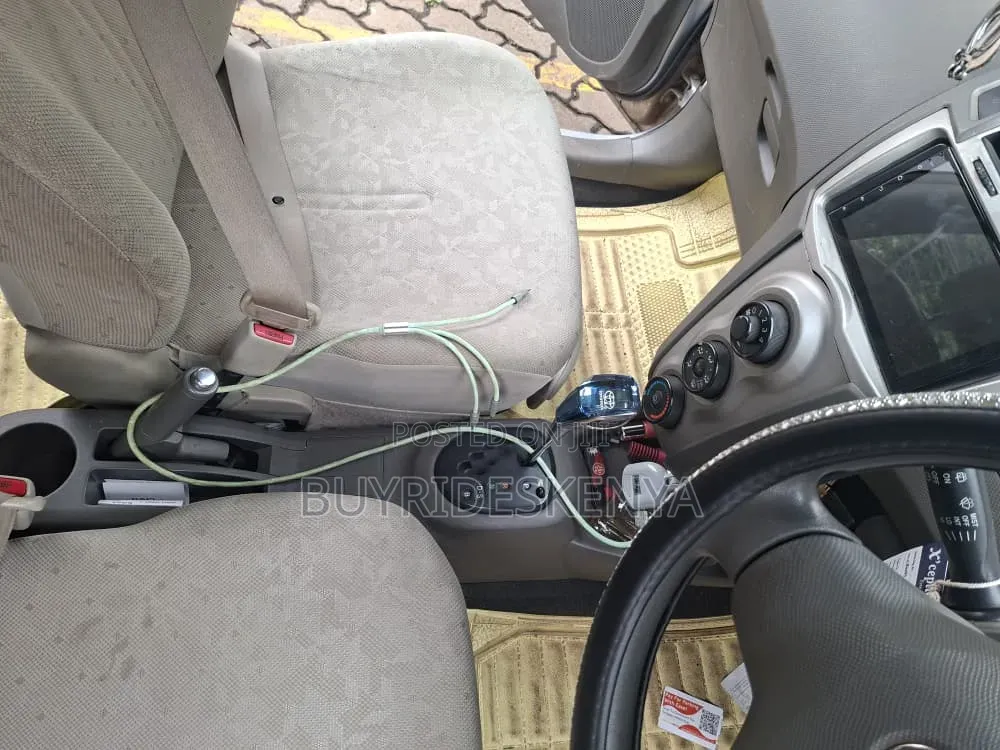 Toyota Vitz 2009 Silver