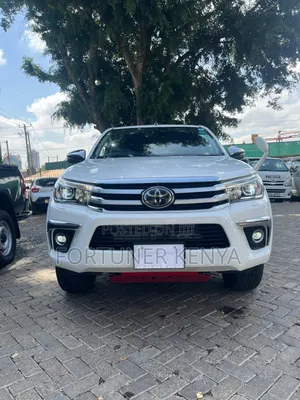 Toyota Hilux 2019 White