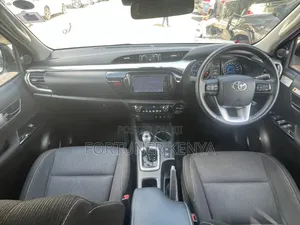 Toyota Hilux 2019 White
