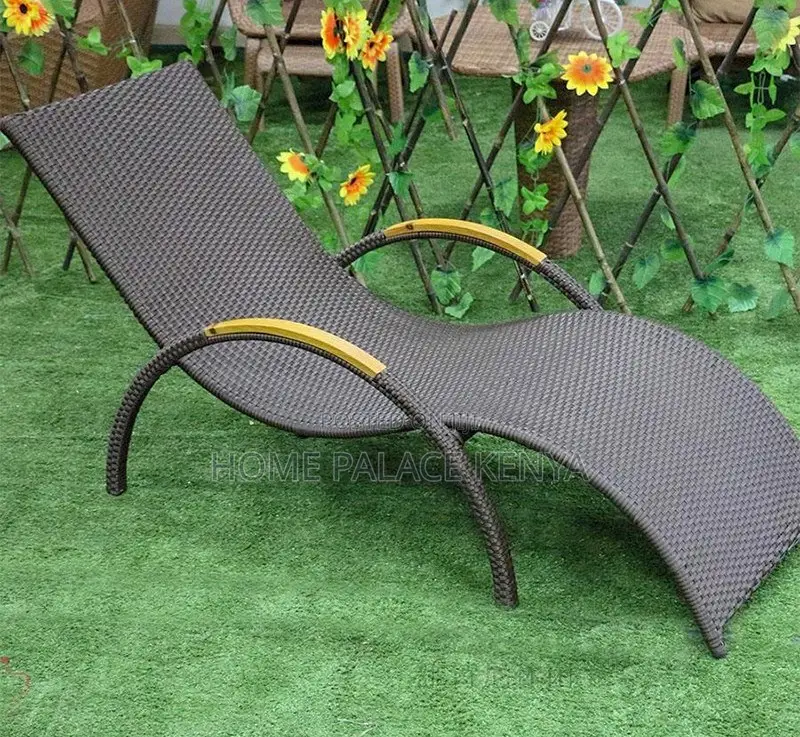 Day Bed: Curved S Shaped Rattan Sunbed