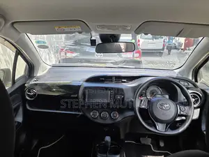Toyota Vitz 1.3 FWD 5dr 2019 Silver