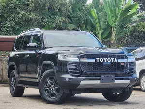 Toyota Land Cruiser LC300 2022 Black