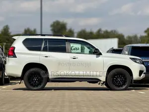Toyota Land Cruiser Prado 2.8 2022 White
